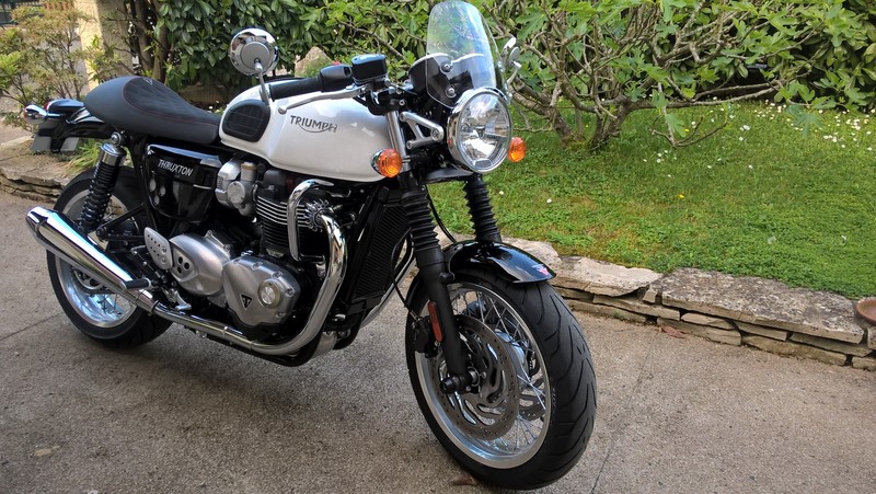 Thruxton_avant05.jpg